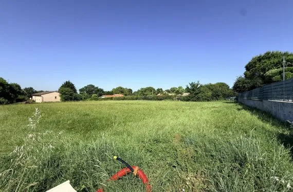 Terrain à bâtir de 812 m² à BOULOC (31)
